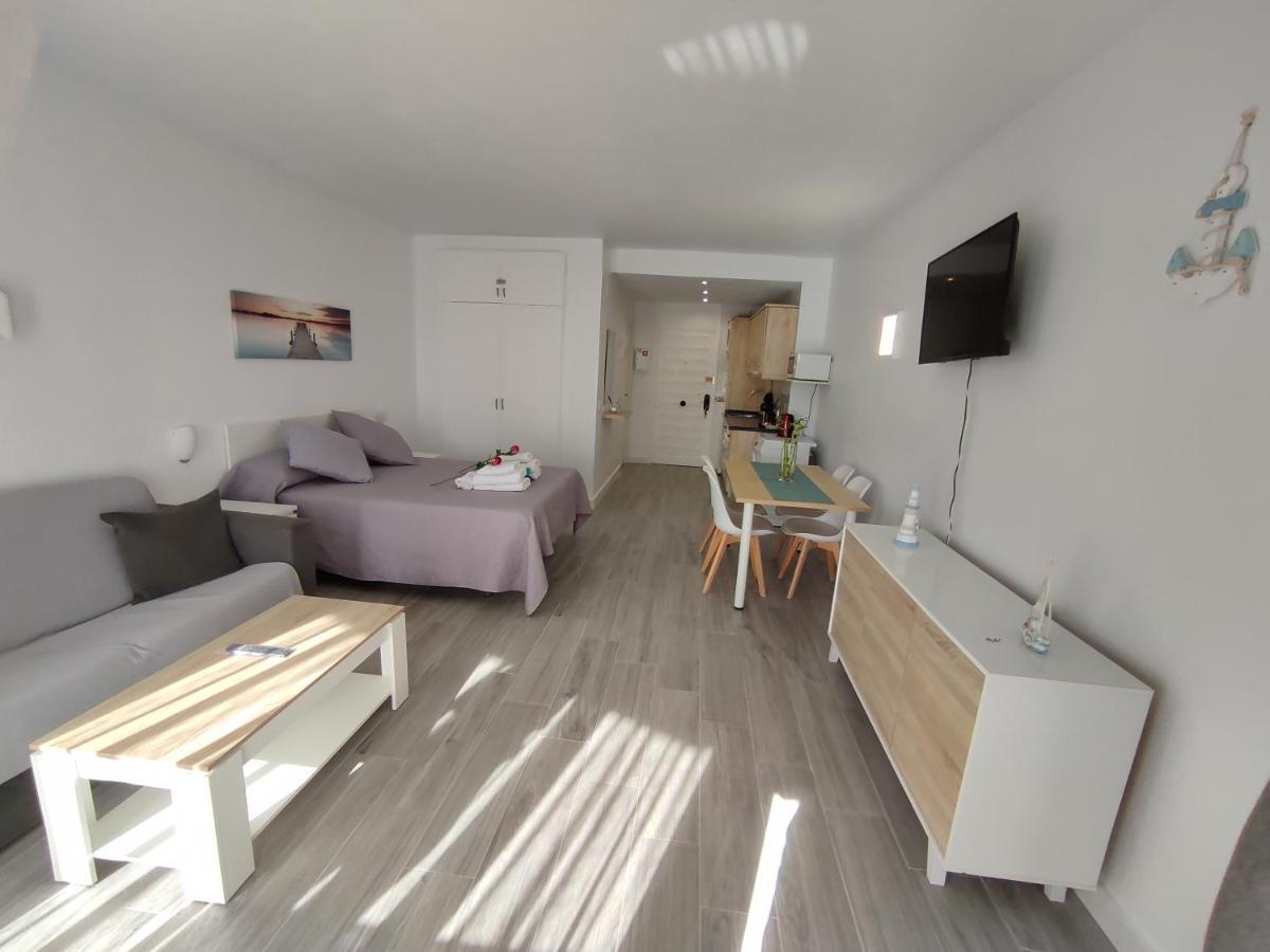 Estudio Benalbeach Primera Linea De Playa เบนัลมาเดนา ภายนอก รูปภาพ